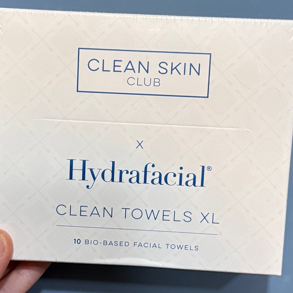 Clean Skin Club Hydrafacial Clean Towels XL - White